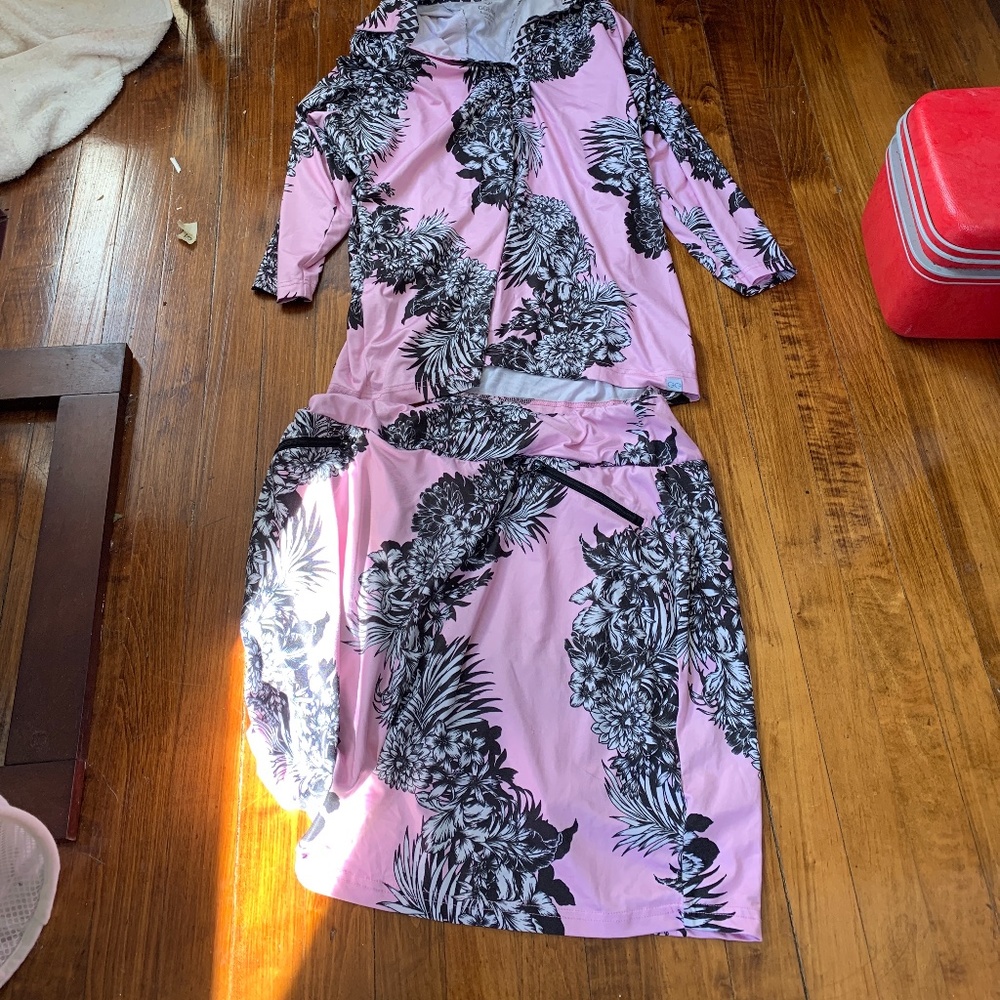 GG Blue golf outfit.‎ Worn about 6x. Retail was 89 skirt, 98 top